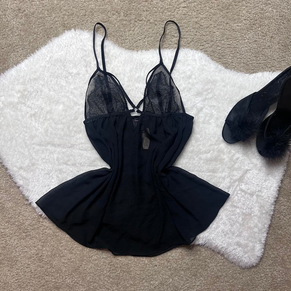 “Vintage” 2010’s Victoria’s Secret babydoll chemise